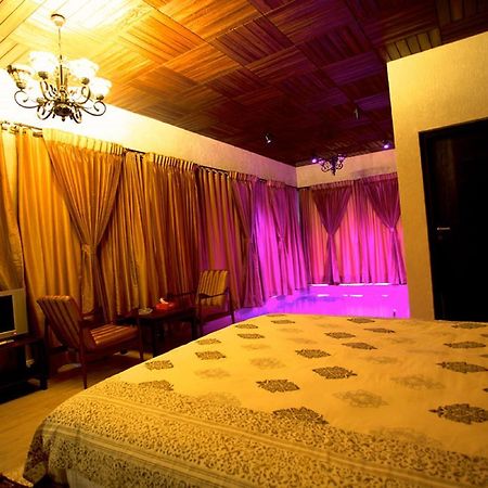 Kino Lakeside Chalet Hotel Lonavala Exterior photo