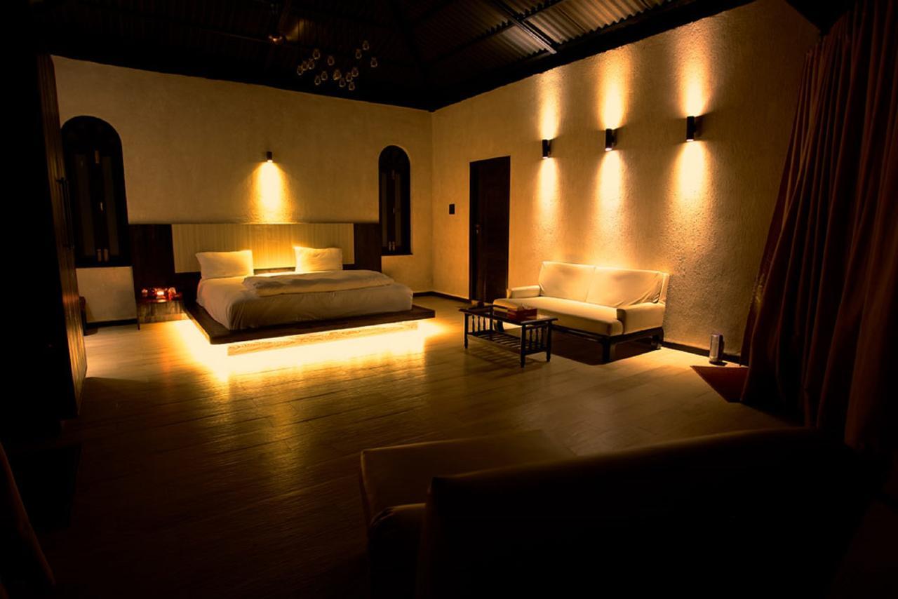 Kino Lakeside Chalet Hotel Lonavala Exterior photo