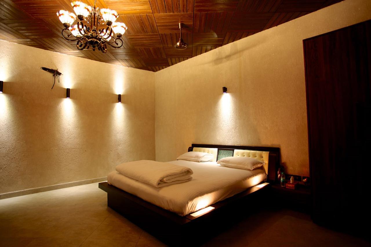 Kino Lakeside Chalet Hotel Lonavala Exterior photo