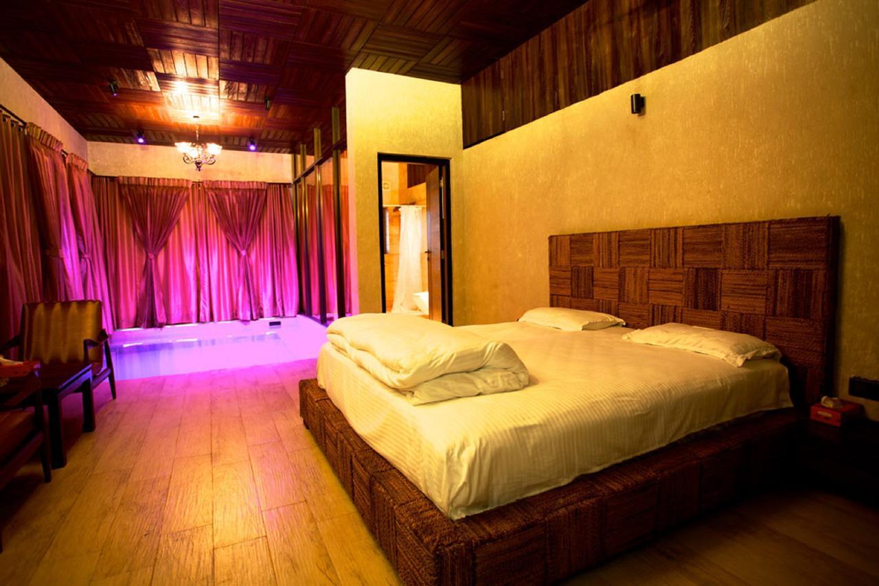 Kino Lakeside Chalet Hotel Lonavala Exterior photo