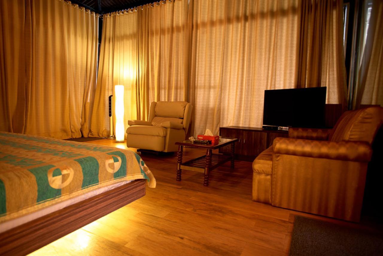 Kino Lakeside Chalet Hotel Lonavala Exterior photo