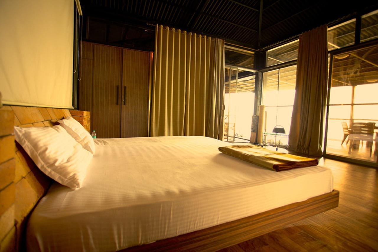 Kino Lakeside Chalet Hotel Lonavala Exterior photo